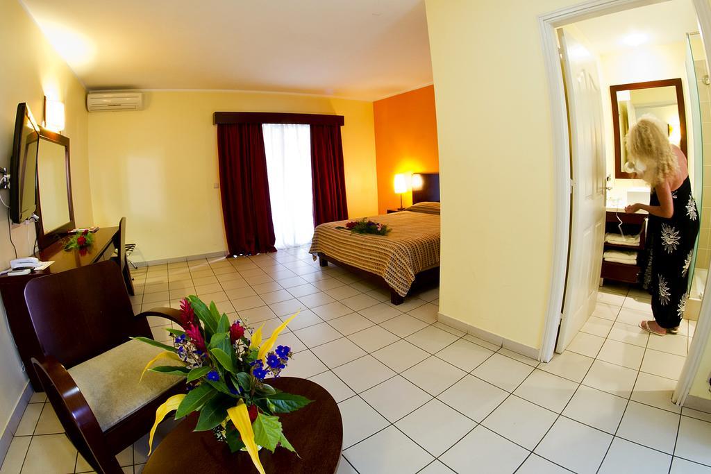 Koniambo Hotel Koné Quarto foto